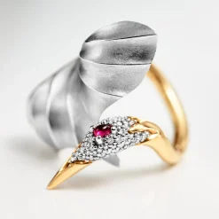 Ole Lynggaard Ringe | Cranes ring medium