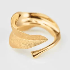 Ole Lynggaard Ringe | Leaves ring medium