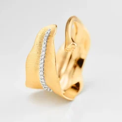Ole Lynggaard Ringe | Leaves Ring medium pavé